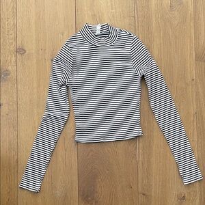 Mind Code Black and White Striped Long Sleeve Tee